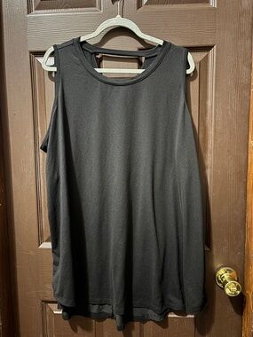 Black Sleeveless Women’s Active LIVI Tunic Length Tank Top
